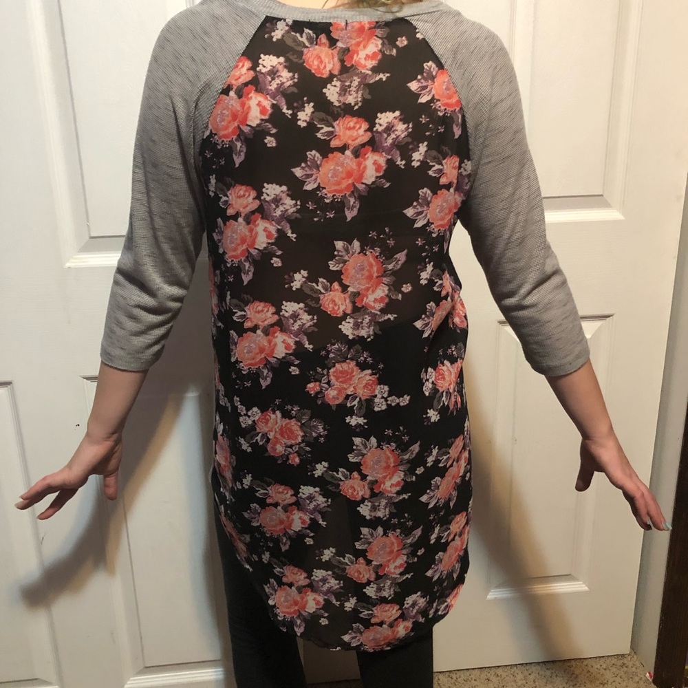 Adorable Rue 21 Hi Lo Top - Picture 4 of 7